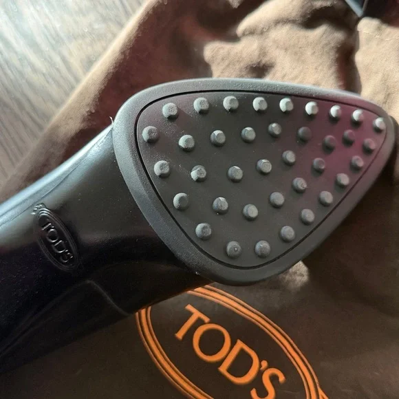 Tod's Black Leather Pumps